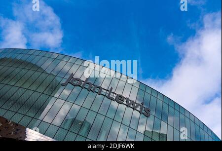 Esterno del grande magazzino John Lewis nel Grand Central Birmingham UK, aperto nel 2015 e chiuso nel 2020 a causa della crisi del Covid 19. Foto Stock