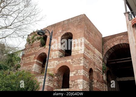 Il Palazzo Bizantino di Magnaura, situato sul Sultanahmet. Magnaura Place Istanbul la prima Università d'Europa. Luogo pittoresco. Foto Stock