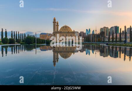 Tramonto in uno dei parchi di Baku Foto Stock