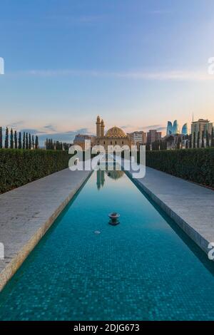 Tramonto in uno dei parchi di Baku Foto Stock