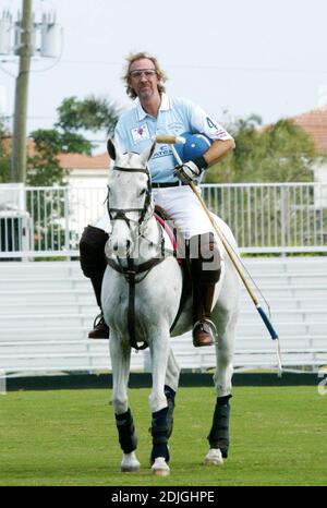 il musicista britannico mike Rutherford partecipa al torneo di polo di Palm Beach con la moglie Angie, Palm Beach, FL 1/28/06 Foto Stock