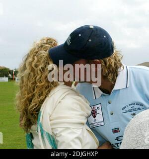 il musicista britannico mike Rutherford partecipa al torneo di polo di Palm Beach con la moglie Angie, Palm Beach, FL 1/28/06 Foto Stock