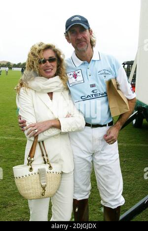 il musicista britannico mike Rutherford partecipa al torneo di polo di Palm Beach con la moglie Angie, Palm Beach, FL 1/28/06 Foto Stock