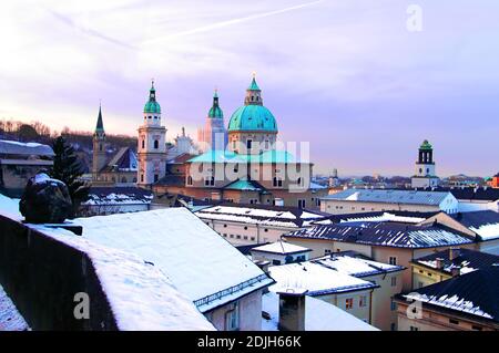 Cattedrale barocca del XVII secolo dell'Arcidiocesi Cattolica Romana di Salisburgo, nella città di Salisburgo, in Austria Foto Stock