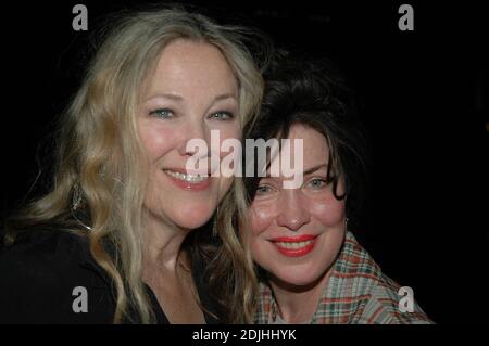 Catherine o'Hara e Mary Margaret o'Hara al ricevimento dell'onorario Cinevegas, Hard Rock Hotel pool, Las Vegas, NV Giugno 16 2006 [[kar]] Foto Stock