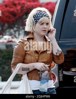 Esclusiva!! Negozi di Kelly Osbourne a Fred Segal a Los Angeles, California. 5/17/06 Foto Stock