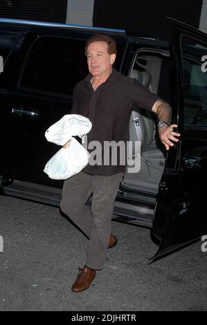 Esclusiva!! Robin Williams arriva al Daily Show con Jon Stewart - New York, NY 4/27/06 Foto Stock