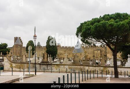 Cimitero di Carcassonne vicino alla città medievale di Carcassonne nel dipartimento di Aude, nella regione di Occitanie. Francia Foto Stock