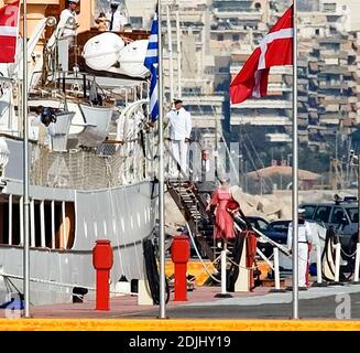 La regina danese Magretthe e il marito Principe Henrik visitano Atene a bordo del 'dannebrog'. Tra le feste, la coppia reale passò del tempo con il primo ministro greco Konstantinos Karamanlis. Atene, Grecia 5/25/06. Foto Stock