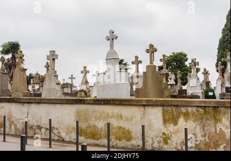 Cimitero di Carcassonne vicino alla città medievale di Carcassonne nel dipartimento di Aude, nella regione di Occitanie. Francia Foto Stock