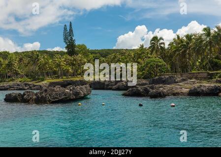 Una foto di un'area piscina all'aperto nel Acque cristalline del Pacifico meridionale al largo di un'isola Nelle Figi Foto Stock