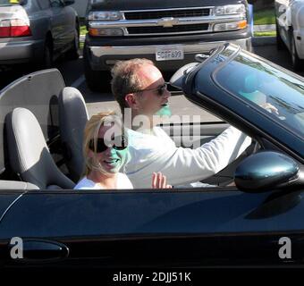 Kelsey Grammer e sua moglie fuori e circa a Malibu, CA. 4/10/05 Foto Stock