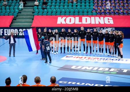 KOLDING, DANIMARCA - DICEMBRE 14: Team dei Paesi Bassi durante la partita femminile EHF Euro 2020 tra Paesi Bassi e Germania alla Sydbank Arena ON Foto Stock