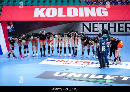 KOLDING, DANIMARCA - DICEMBRE 14: Team dei Paesi Bassi durante la partita femminile EHF Euro 2020 tra Paesi Bassi e Germania alla Sydbank Arena ON Foto Stock