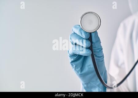 Medico stetoscopio, copia spazio incluso. Primo piano con la messa a fuoco selettiva. Foto Stock
