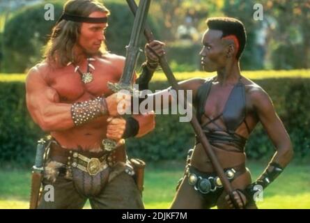 CONAN IL CACCIATORPEDINIERE 1984 MGM film con Arnold Schwarzenegger e. Grace Jones Foto Stock