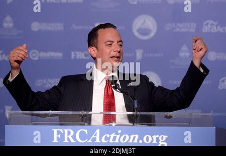 File photo - Reince Priebus, Presidente, Comitato Nazionale Repubblicano parla al 11 ° vertice annuale Values Voter, a Washington, D.C., Stati Uniti, Venerdì 9 settembre 2016. Il presidente eletto degli Stati Uniti Donald Trump ha assegnato un ruolo chiave nella sua squadra entrante a Reince Priebus, presidente del Comitato Nazionale Repubblicano (RNC), che sarà il suo capo di stato maggiore. In questo ruolo, egli darà il tono alla nuova Casa Bianca e fungerà da canale per il Congresso e il governo. Foto di Olivier Douliery/Abaca Foto Stock