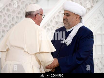 Papa Francesco incontra la Grande Mufti Allahshukur Pashazade dell'Azerbaigian alla Moschea Heydar di Baku, Azerbaigian, il 2 ottobre 2016, l'ultimo giorno di una gita di tre giorni nel Caucaso. Foto di ABACAPRESS.COM Foto Stock