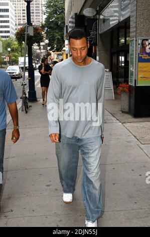 Esclusiva!! Derek Jeter ha avvistato nella zona di Yorkville a Toronto, afferrando una tazza di caffè. Ontario, Canada, 7/20/06 Foto Stock