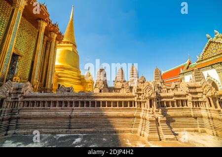 Modello di Angkor Wat a Wat Phra Kaew (Tempio del Buddha di Smeraldo) all'interno dell'area del Grand Palace a Bangkok, Thailandia Foto Stock