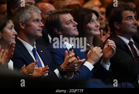 Ingrid Betancourt, Laurent Wauquiez, Francois Baroin, Carla Bruni-Sarkozy e Christian Jacob lsten al discorso del candidato del partito di destra Les Republicains (LR) per le sue primarie di partito in vista delle elezioni presidenziali del 2017, l'ex presidente francese Nicolas Sarkozy ad una campagna di rally il 9 ottobre 2016 allo Zenith a Parigi, Francia. Foto di Christian Liegi/ABACAPRESS.COM Foto Stock