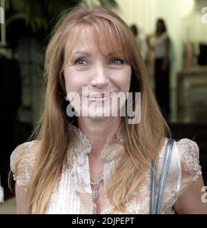 L'attrice Jane Seymour, di 55 anni, si ferma a Ghost di Beverly Hills, CA. E si ferma per scattare foto e firmare autografi con i fan. Seymour. 9/14/06 Foto Stock