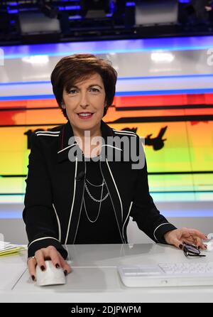 Esclusivo. Il giornalista Ruth Elkrief pone per fotografie presso la sede centrale della BFMTV, a Parigi, in Francia, il 19 ottobre 2016. Foto di Christian Liegi/ABACAPRESS.COM Foto Stock