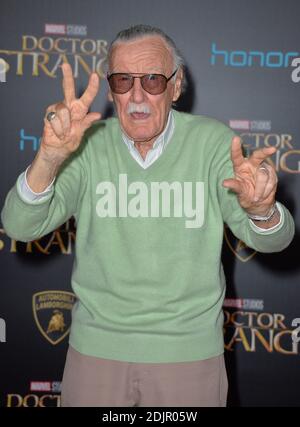 Stan Lee partecipa alla prima di Disney e Marvel Studios Doctor Strange al Teatro El Capitan il 20 ottobre 2016 a Los Angeles, California, USA. Foto di Lionel Hahn//ABACAPRESS.COM Foto Stock