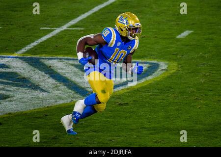 UCLA Bruins running back Demetric Felton (10) runs with the ball during an NCAA football game against the Southern California Trojans, Saturday, Decem Stock Photo