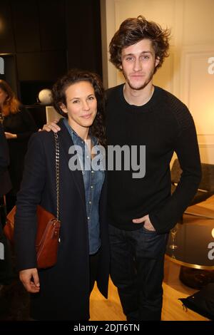 Lorie pester et Jean-Baptiste Maunier lors de l'ouverture de la nouvelle boutique Orange Opera a Paris, France, le 07 novembre 2016. Foto di Jerome Domine/ABACAPRESS.COM Foto Stock