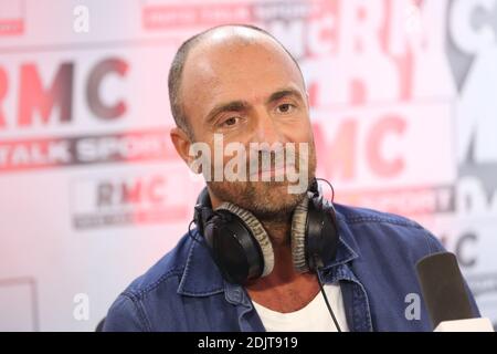 In esclusiva - Christophe Dugarry al talk show 'Team Duga' su RMC radio, a Parigi, Francia, il 07 novembre 2016. Foto di Jerome Domine/ABACAPRESS.COM Foto Stock