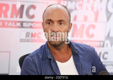 In esclusiva - Christophe Dugarry al talk show 'Team Duga' su RMC radio, a Parigi, Francia, il 07 novembre 2016. Foto di Jerome Domine/ABACAPRESS.COM Foto Stock