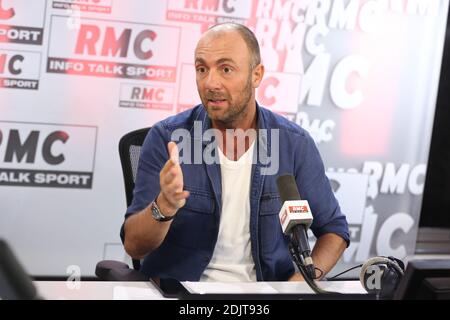 In esclusiva - Christophe Dugarry al talk show 'Team Duga' su RMC radio, a Parigi, Francia, il 07 novembre 2016. Foto di Jerome Domine/ABACAPRESS.COM Foto Stock