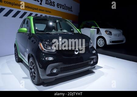 Smart EV al Los Angeles Auto Show, a Los Angeles, California, 16 novembre 2016. I giorni dei consumatori DEGLI spettacoli LA Auto saranno aperti al pubblico dal 18 al 27 novembre. Foto di Lionel Hahn/AbacaUsa.com Foto Stock