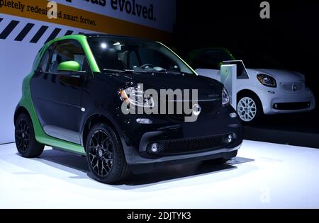 Smart EV al Los Angeles Auto Show, a Los Angeles, California, 16 novembre 2016. I giorni dei consumatori DEGLI spettacoli LA Auto saranno aperti al pubblico dal 18 al 27 novembre. Foto di Lionel Hahn/AbacaUsa.com Foto Stock