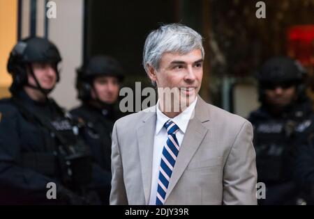 Larry Page, CEO di Alphabet, è visto fuori dalla Trump Tower a New York, NY, USA poco dopo aver lasciato l'edificio il 14 dicembre 2016. Credit: Albin Lohr-Jones / Pool via CNP Foto Stock