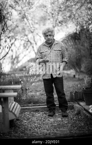 Francia, Indre-et-Loire (37), Michel Embareck, portrait de l'écrivain et journaliste Michel Embareck chez lui. Photo de Pascal Avenet/ABACAPRESS.COM Foto Stock