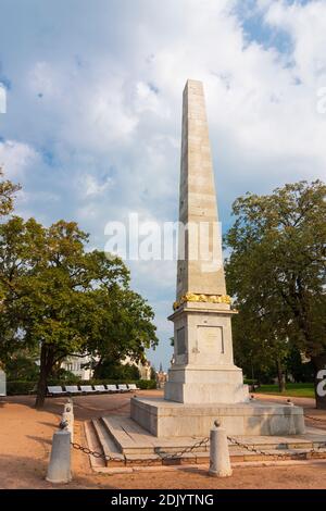 Brno (Brünn), Denis Gardens (Denisovy sady), 1818 obelisco per commemorare la fine delle guerre napoleoniche nella città vecchia, Jihomoravsky, Südmähren, Moravia meridionale, ceco Foto Stock