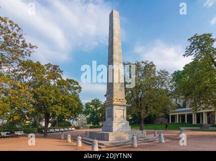 Brno (Brünn), Denis Gardens (Denisovy sady), 1818 obelisco per commemorare la fine delle guerre napoleoniche nella città vecchia, Jihomoravsky, Südmähren, Moravia meridionale, ceco Foto Stock