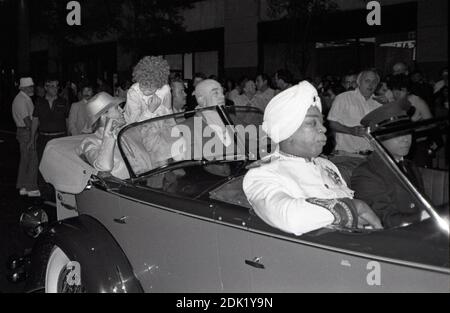 ***FILE PHOTO** Ann Reinking è passato via a 71. Ann Reinking, Aileen Quinn, Albert Finney e Geoffrey Holder durante le riprese di "Annie" in location presso la radio City Music Hall il 1° maggio 1982 a New York City. Credito: Walter McBride/MediaPunch Foto Stock