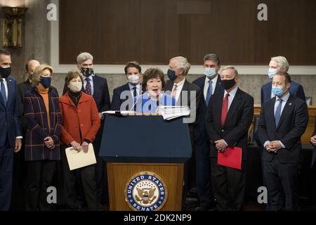 Il senatore degli Stati Uniti Susan Collins (repubblicano del Maine) si unisce a un gruppo bipartisan di senatori americani annunciando il testo legislativo dei due progetti di emergenza bipartisan bicamerali COVID-19 che propongono di fornire fino a 908 miliardi di dollari in aiuti di emergenza a Capitol Hill a Washington, DC, USA lunedì 14 dicembre, 2020. Il primo stanzierà 748 miliardi di dollari per un’ulteriore assistenza PPP e un sussidio di disoccupazione; e un secondo conto di 160 miliardi di dollari per fornire aiuti ai governi statali e locali e tutele di responsabilità per le imprese. Foto di Rod Lamkey/CNP/ABACAPRESS.COM Foto Stock