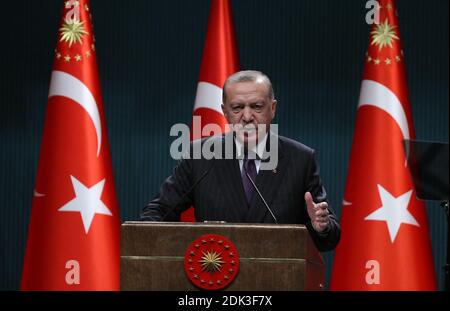 Il presidente turco Recep Tayyip Erdogan, fa dichiarazioni dopo la presidenza della riunione del gabinetto ad Ankara, Turchia, il 14 dicembre 2020. Foto di Depo Foto/ABACAPRESS.COM Foto Stock