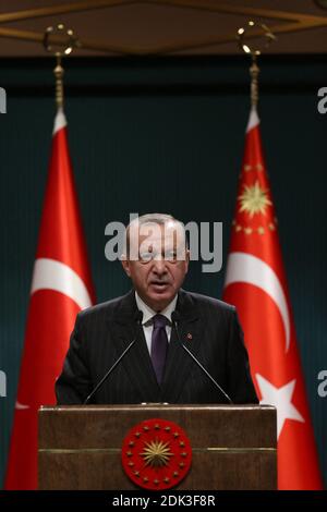 Il presidente turco Recep Tayyip Erdogan, fa dichiarazioni dopo la presidenza della riunione del gabinetto ad Ankara, Turchia, il 14 dicembre 2020. Foto di Depo Foto/ABACAPRESS.COM Foto Stock