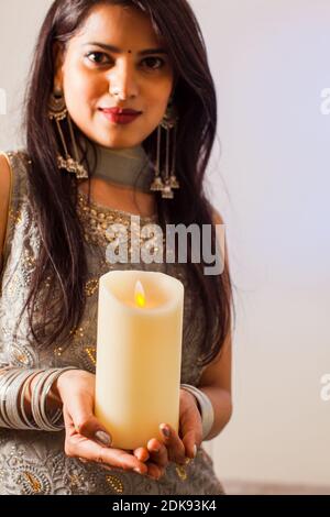 Condividere luci e calore rende il mondo un posto migliore Foto Stock