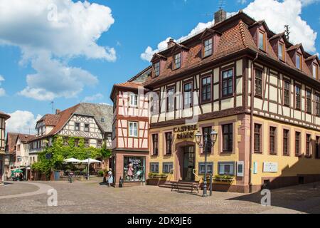 Deutschland, Bayern, Stadt Lohr am Main. Lohrtorstrasse Hotel Krone Foto Stock