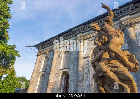 Praha, Micovna (vera sala da tennis) e l'allegoria della notte - scultura barocca al Giardino reale del Castello di Praga in Hradcany, quartiere del Castello, Praha, Prag, Praga, ceco Foto Stock