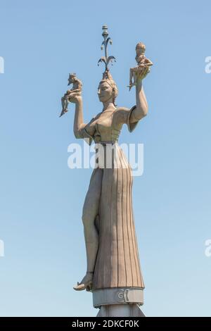 Imperia con Papa Martino V e Re Sigismondo; Statua di Peter Lenk; Lago di Costanza; Baden-Wuerttemberg; Germania Foto Stock