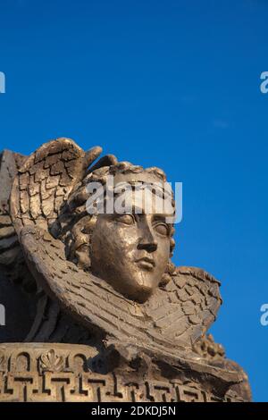 Ucraina, Crimea, Sebastopoli, Khersoness, Bell al di fuori di San Vladimiro la cattedrale di Foto Stock