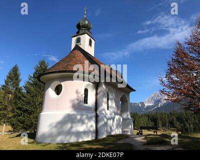 Maria Königin chapel on Lautersee near Mittenwald, Upper Bavaria, Germany, in the background Karwendel Mountains Stock Photo