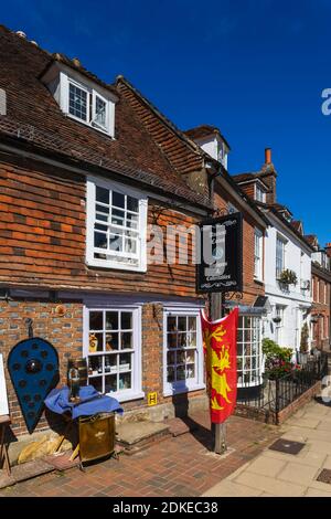 Inghilterra, East Sussex, Battle, High Street, negozio di antiquariato Foto Stock